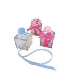 SCATOLA PVC mm45x45 DECORATA CON NASTRO E APPLICAZIONE (CONTIENE 5 CONFETTI) [0140301-00.jpg]